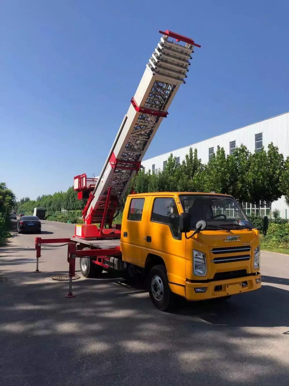 宿迁宿城附近的云梯车出租服务：轻松解决高空作业需求